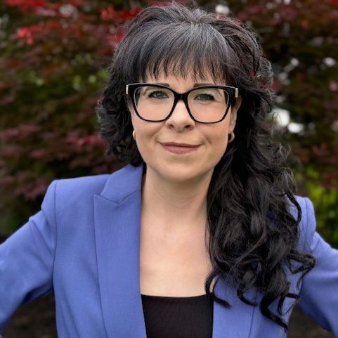 Lori 2025 headshot Lori 2025 headshot